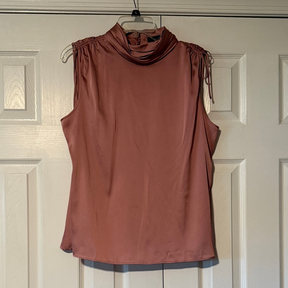 WHBM top size L